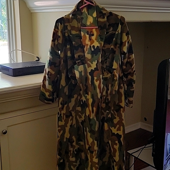 "ON TV" SNUGGIE GREEN CAMO KIDS SNUGGIE, "SNUGGIE FOR KIDS AS "SEEN ON TV FAME" - Picture 3 of 8